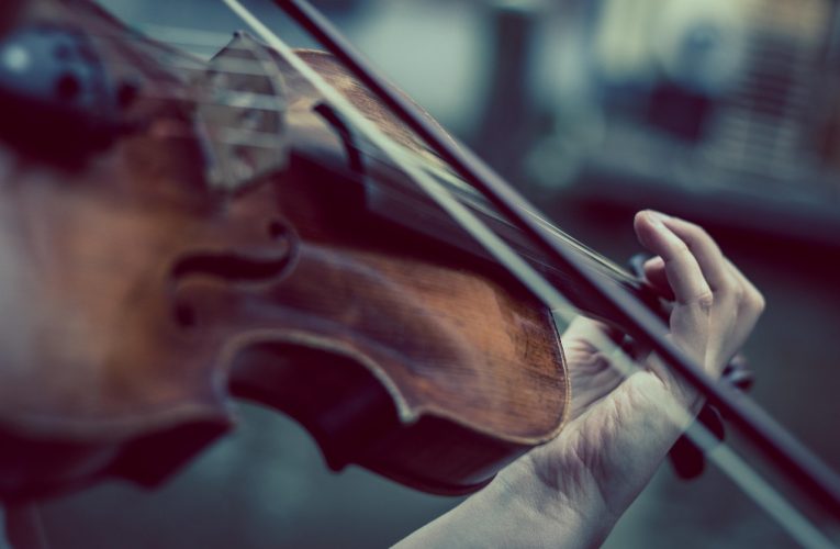 La escena musical se prepara: Anuncios de la UNLV Chamber Music Society y convocatorias del Coro de New Bedford