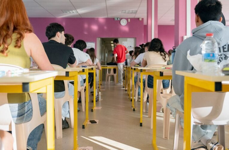 Las escuelas secundarias enfatizan la educación financiera personal