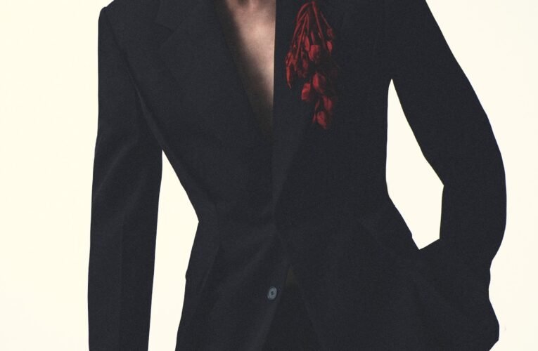 La moda masculina de Givenchy de Sarah Burton toma forma.