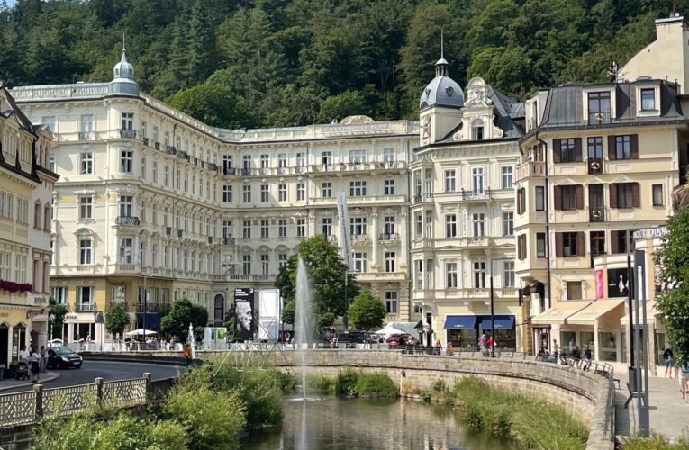Entrevista con el alcalde de Karlovy Vary, ciudad balneario especial, KVIFF Economía