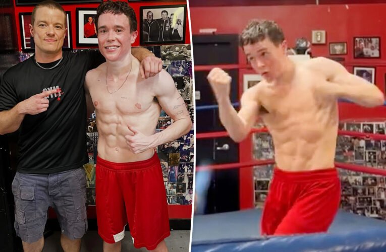 Ripped Elliot Page muestra sus locos abdominales después de verse involucrado en el boxeo