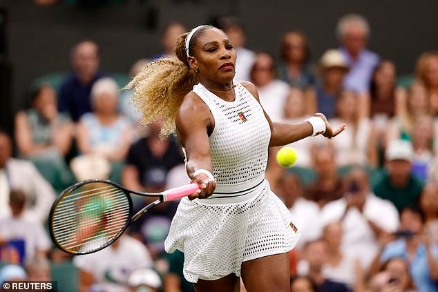 El regreso de Serena Williams a Wimbledon terminó en desastre cuando la campeona de tenis de 44 años sufrió su primera derrota frente a su marido y sus hijos.