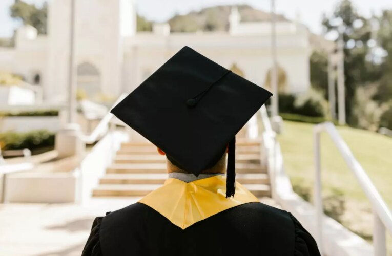 Esto es lo que los prestatarios deben saber antes de que se produzcan cambios en los préstamos estudiantiles el 1 de julio – Houston Public Media