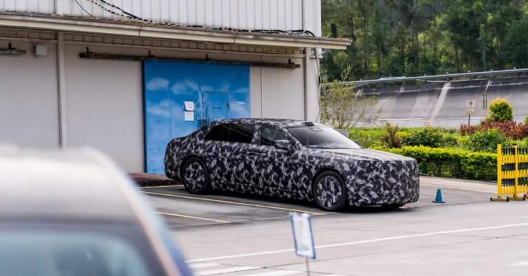 BYD-tests-ultra-luxury-electric-vehicles-with-coach-doors-and-solid-state.jpeg