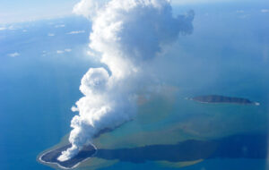 Small-underwater-volcanoes-can-trigger-massive-tsunamis.jpg