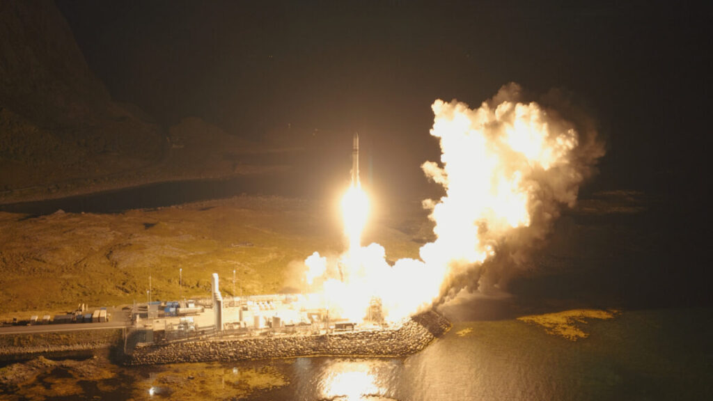 Spectrum_mission_Onwards_and_upwards_liftoff_pillars-1152x648.jpg