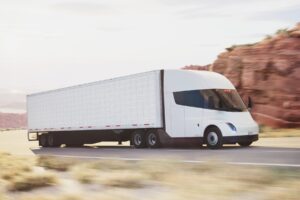 Tesla-begins-serial-deliveries-of-the-Semi.jpeg