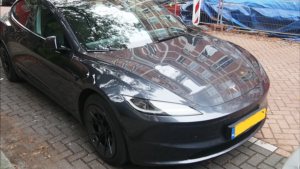 VLA-20-vs-FSD-in-Amsterdam-Part-2-Tesla.png