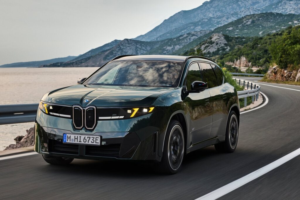 100-kmh-in-39-seconds-BMW-presents-the-improved-iX3.jpg