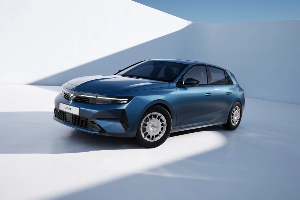 Astra-Electric-Opel-presents-a-new-base-version-for-E36490.jpg