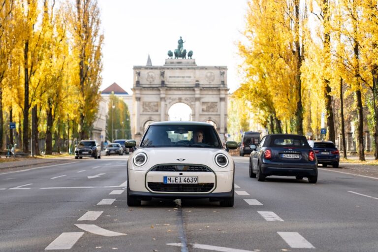BMW-sales-suffer-in-the-third-quarter-and-BEVs-are.jpg