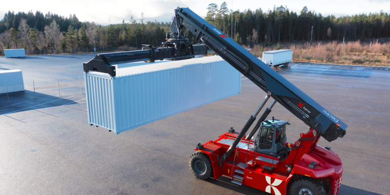 Port-of-Helsingborg-acquires-two-new-Kalmar-electric-stackers.png