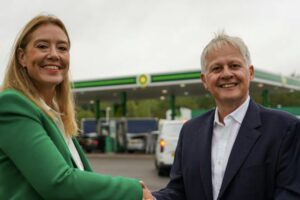 Roadchef-and-BP-Pulse-join-forces-for-electric-vehicle-charging.jpeg
