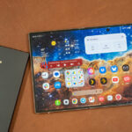 Samsung-all-but-confirms-that-the-iPhone-Duo-is-boosting.jpg
