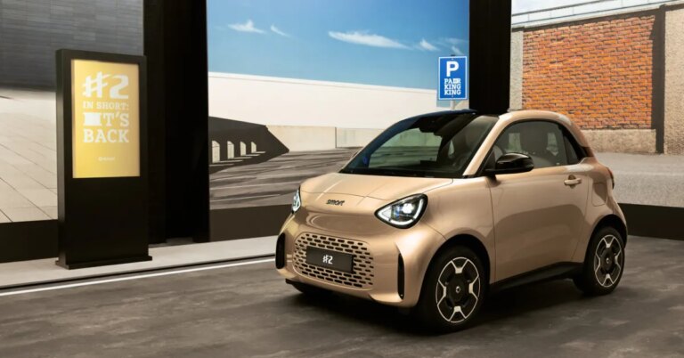 Smart-2-revives-the-electric-Fortwo-with-290-km-of.jpg