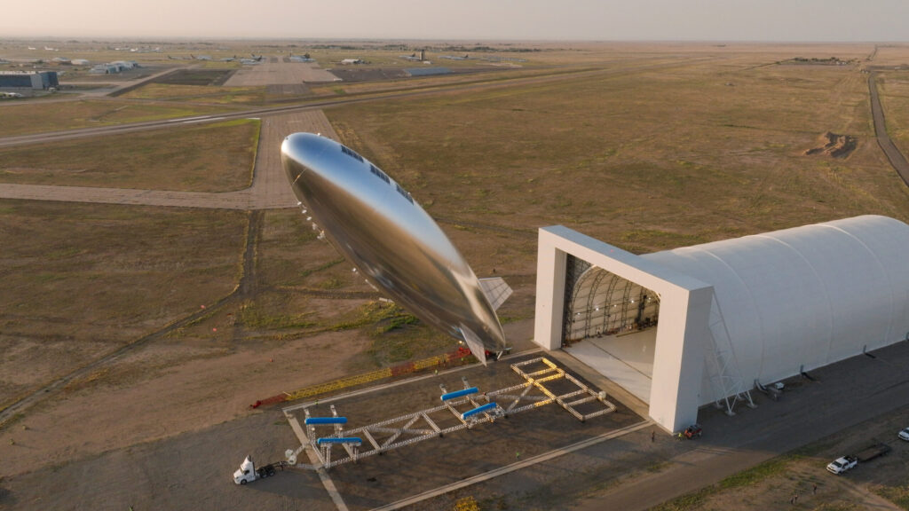 Stratospheric-blimp-flew-from-US-to-Japan-to-test-cell.jpg