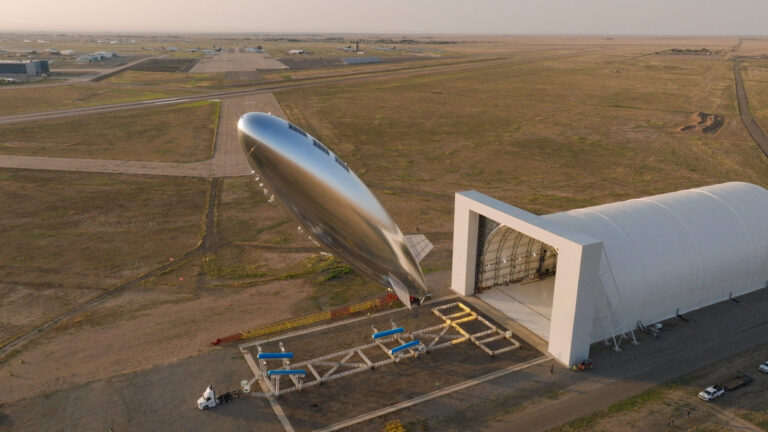 Stratospheric-blimp-flew-from-US-to-Japan-to-test-cell.jpg