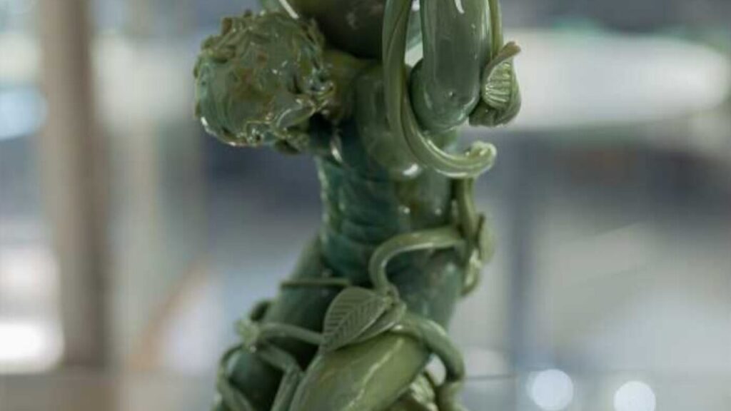 The-sculpture-depicts-strange-optical-effects-of-the-famous-Lycurgus.jpg