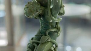 The-sculpture-depicts-strange-optical-effects-of-the-famous-Lycurgus.jpg