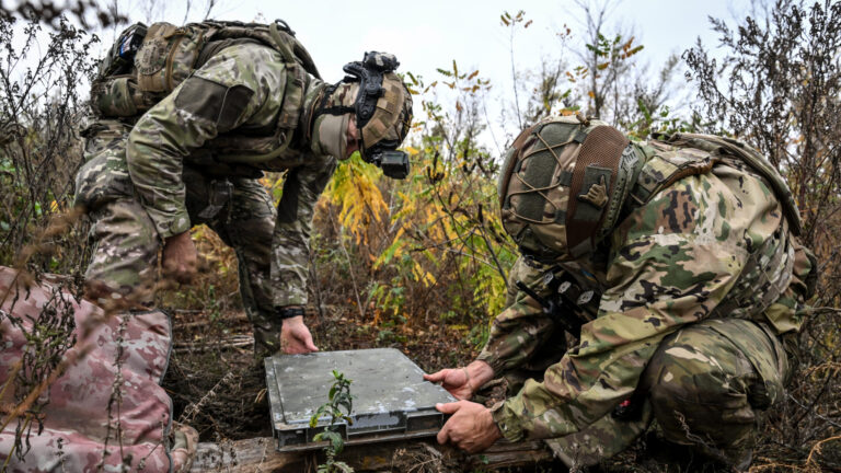 Ukraine-learns-to-fight-without-Starlink-while-Musk-plays-politics.jpg