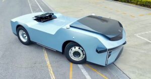 XCMG-presents-a-new-fully-autonomous-electric-terminal-tractor-video.jpg